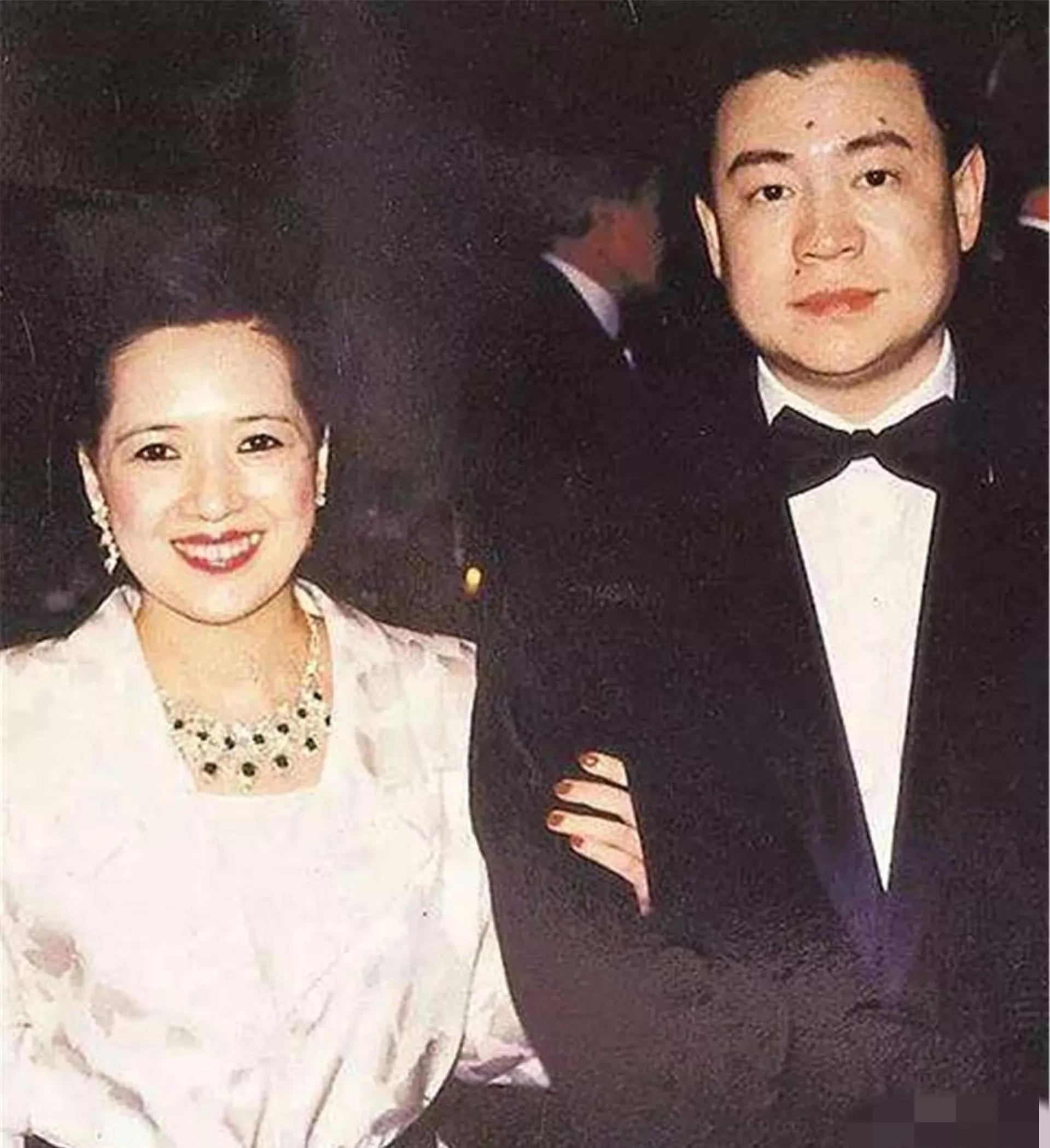 "玩家"刘銮雄:发达即弃原配,尽收28位女星