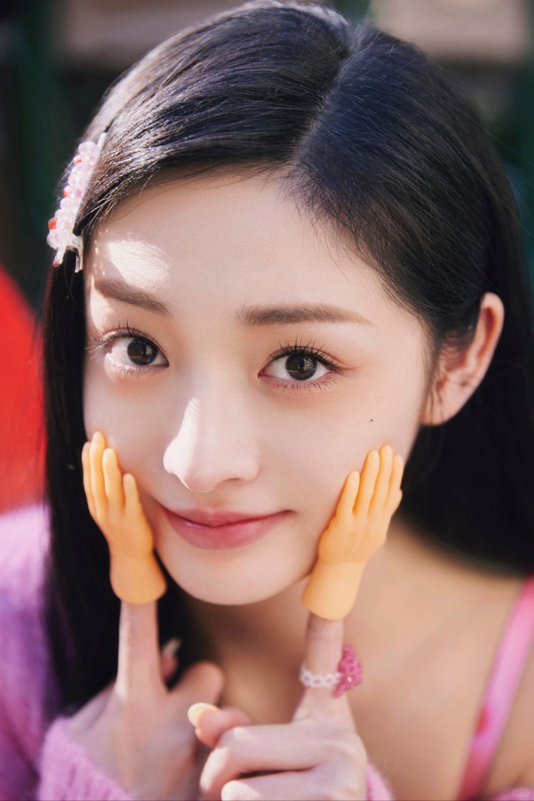 周洁琼滑梯美照,甜美可爱  我近期看到了一组周洁琼在滑梯上的精美