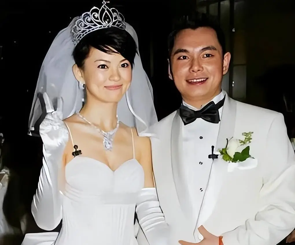 李湘前夫的李厚霖,现靠直播卖货还债,网友:秦海璐是有福之人_周艳泓