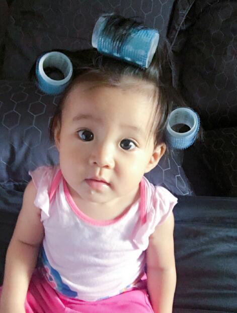 坑女儿一把手!贾静雯把咘咘打扮成"包租婆"