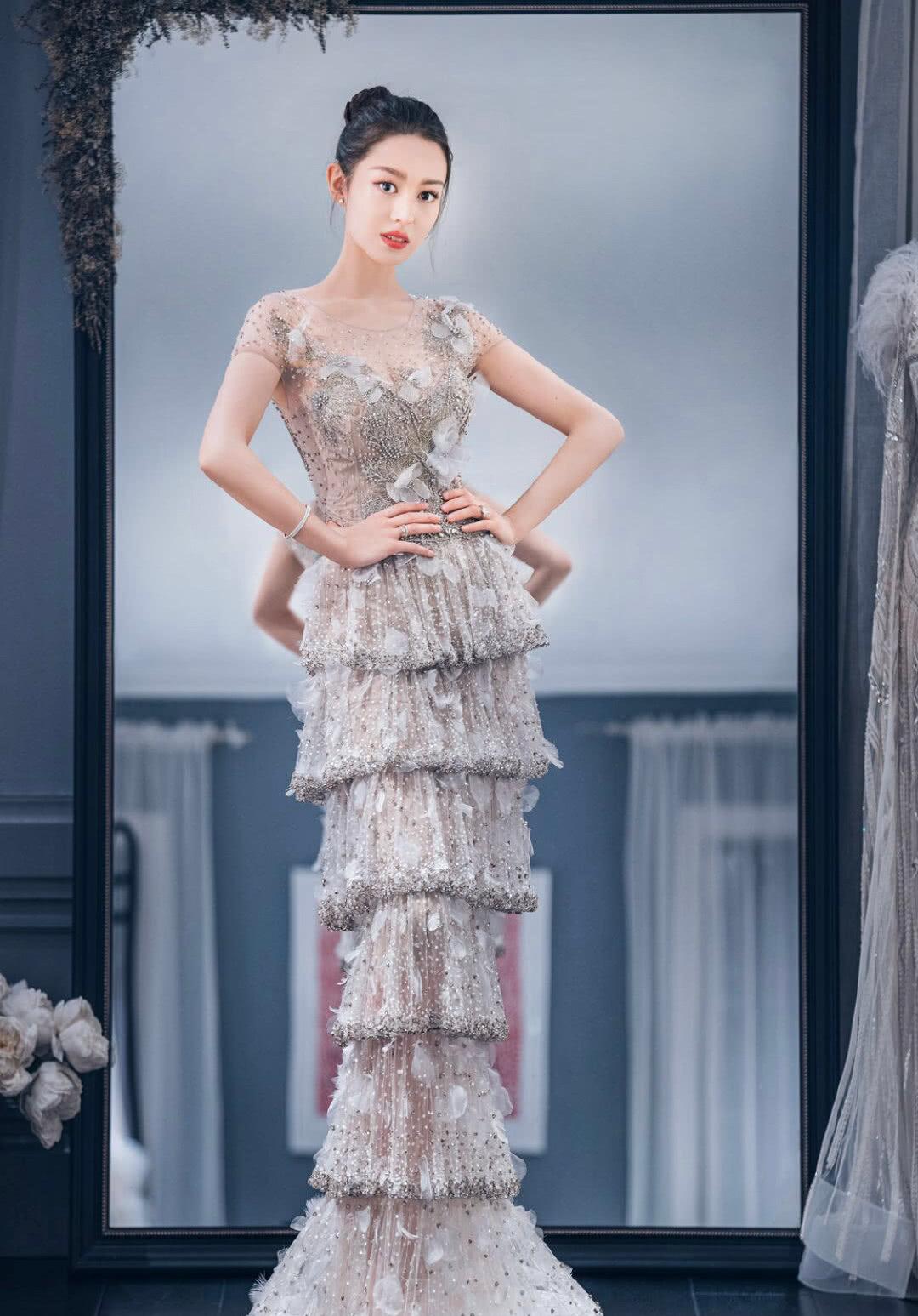 原创吉娜礼服鱼尾惊艳形象气质满分蚂蚁腰吸睛