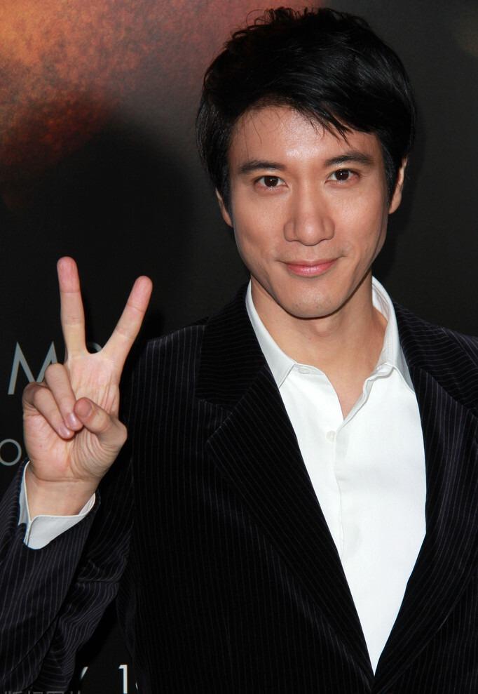 他们曾经都是男神,如今却身材走样,颜值暴跌不敢见人_吴彦祖_王力宏