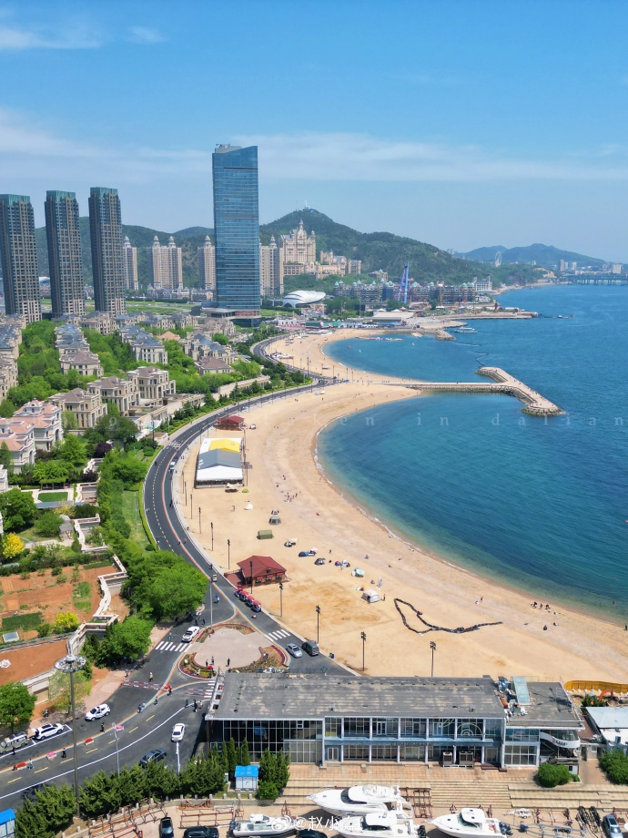 95星海广场是大连最大的城市广场,每年吸引着无数海内外游客,也是本