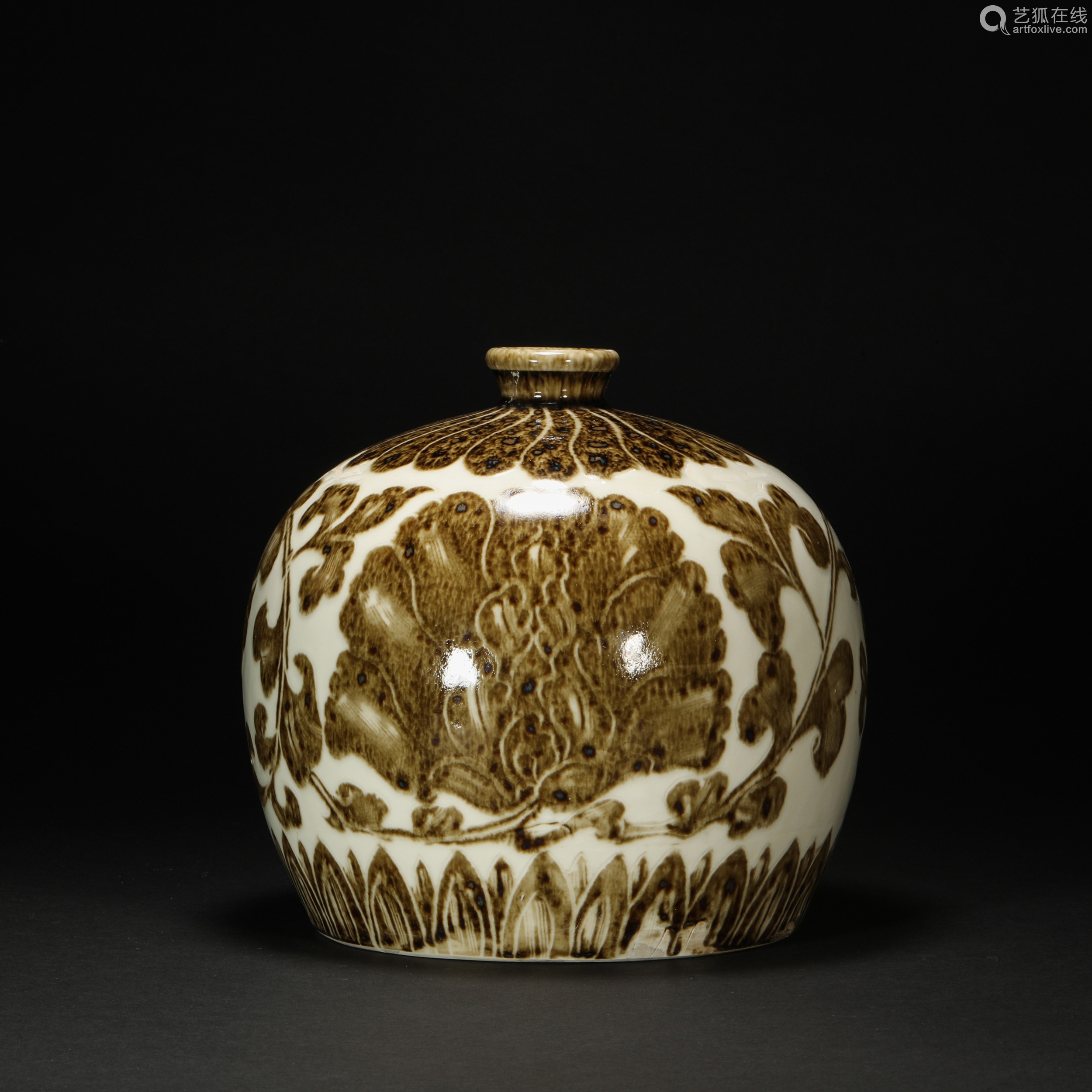 宋代开宝四年定窑褐彩牡丹罐