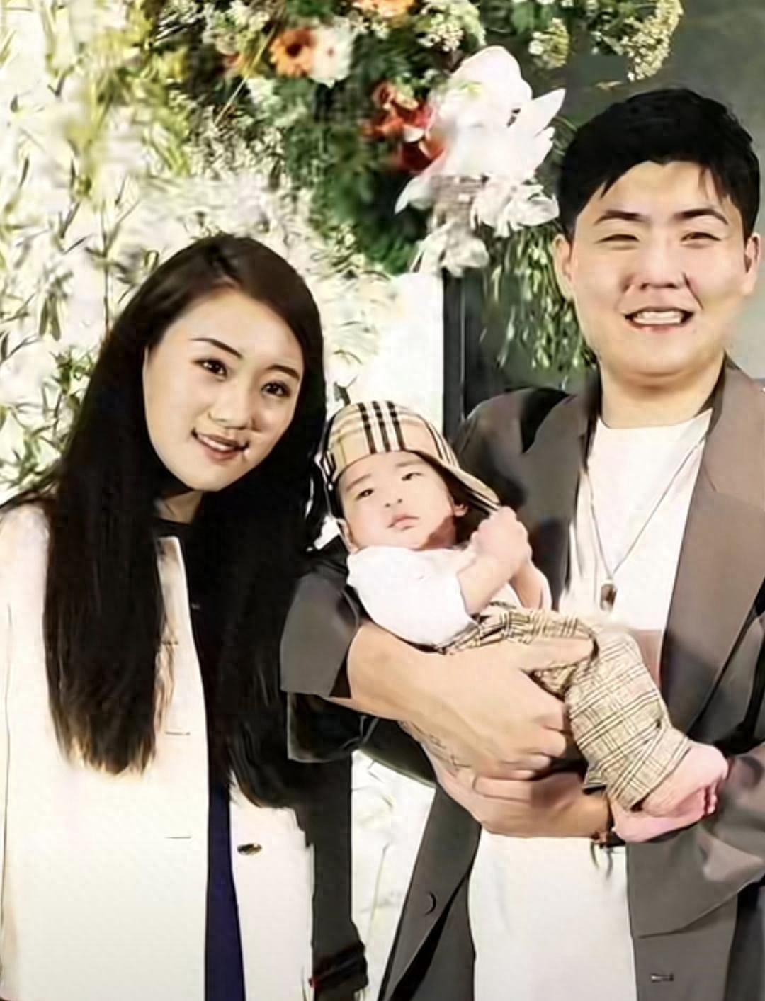 穿万元上衣笑容慈爱,宝宝从小被富养_徐梦迪_儿子_林傲霏