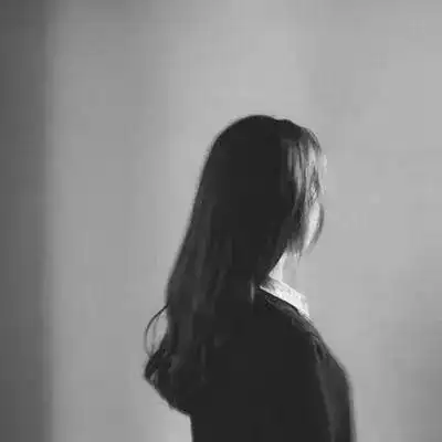 形容一个人伤心的句子形容非常伤心悲痛的句子