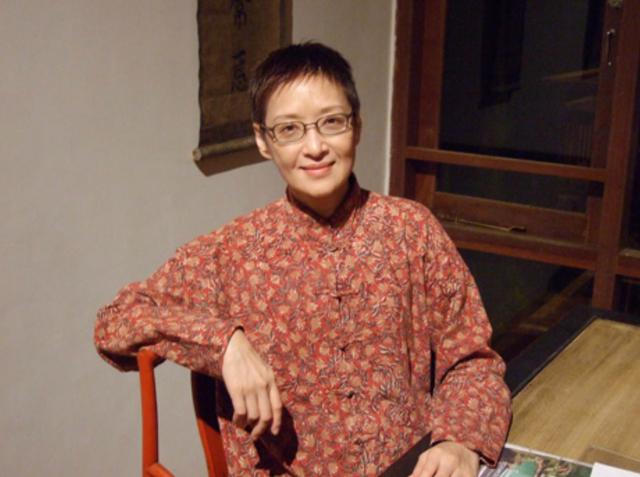 看到69岁胡因梦才明白:真正优雅老去的女人,不用扮嫩更有气质