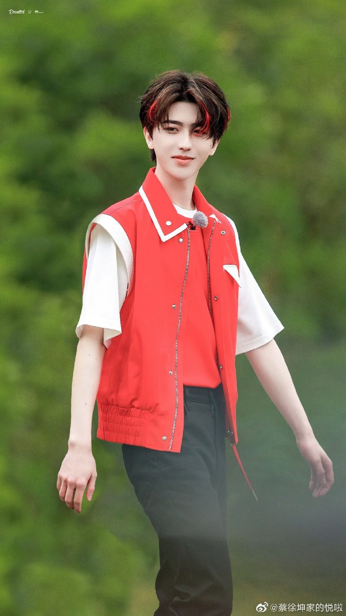 蔡徐坤新绰号西红柿##蔡徐坤代言燕京啤酒