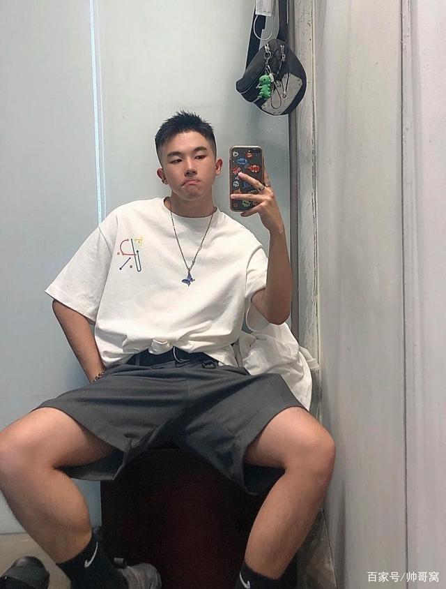 组图:英俊可爱的斯文小鲜肉,自拍生活照,90后气质爆棚的型男!