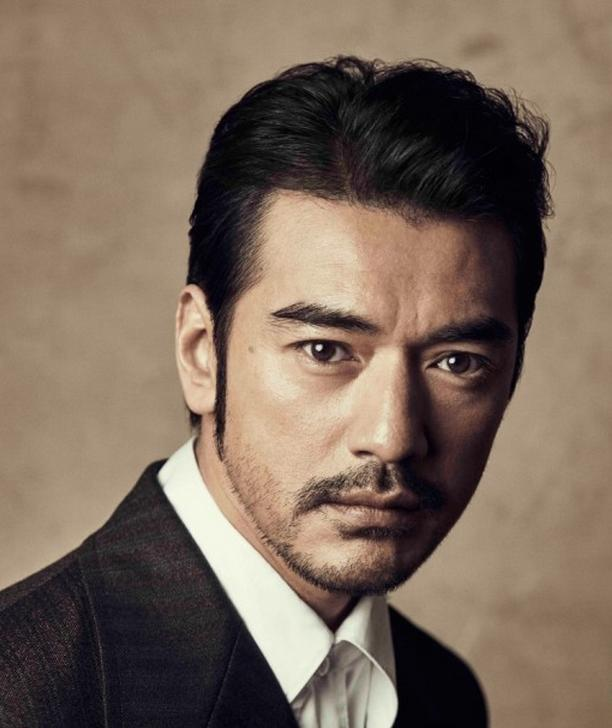 超级大帅哥金城武留胡须尽显熟男魅力