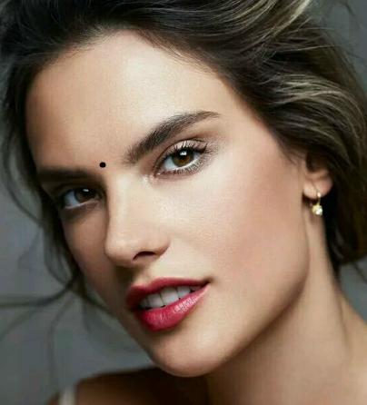 印堂有痣的女人面相分析