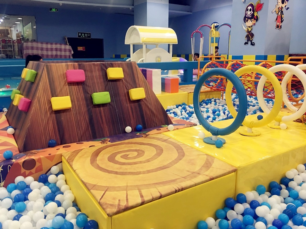 翻滚吧少年恒大名都大型儿童闯关嘉年华火爆来袭