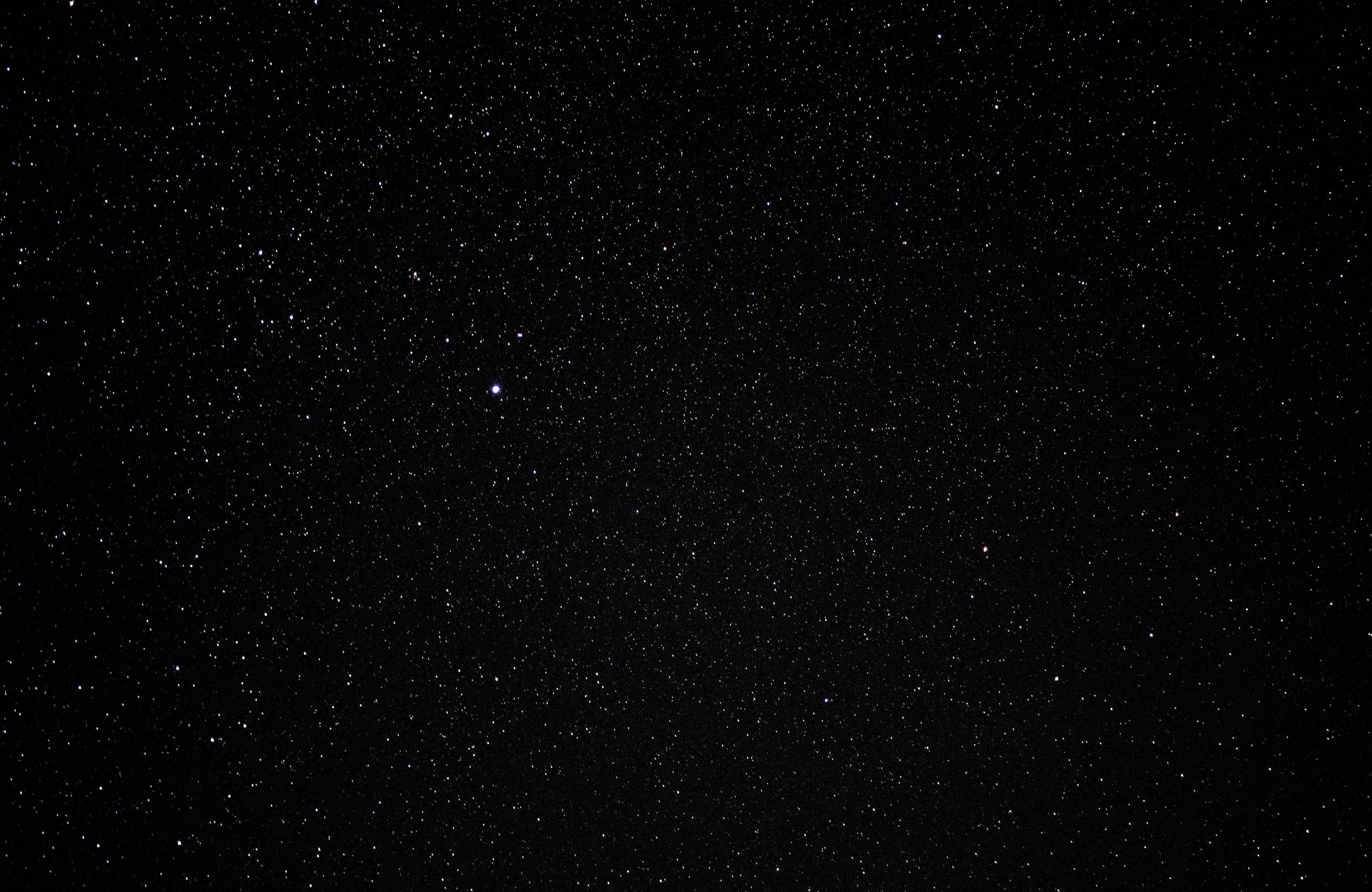 有哪些好看的纯黑壁纸