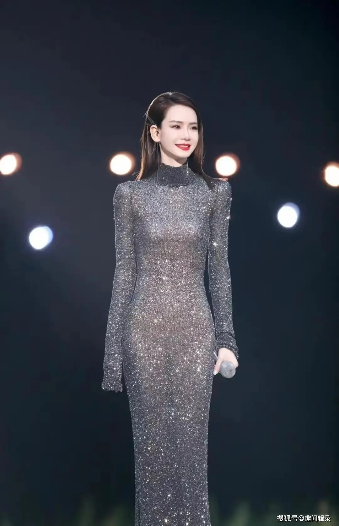 戚薇真实身材曝光,网友惊叹:完美曲线,无敌魅力!