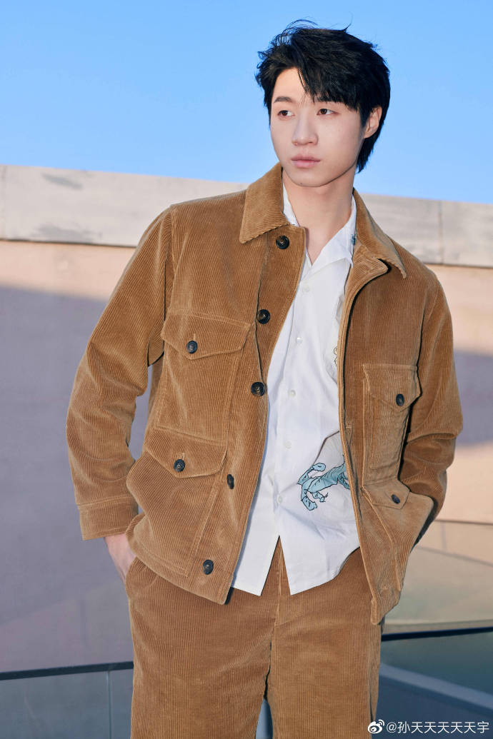 李兰迪为孙天宇新歌打call