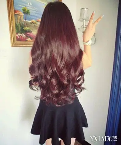 长卷发背影图片集锦 帮你塑造秋季潮长卷发发型