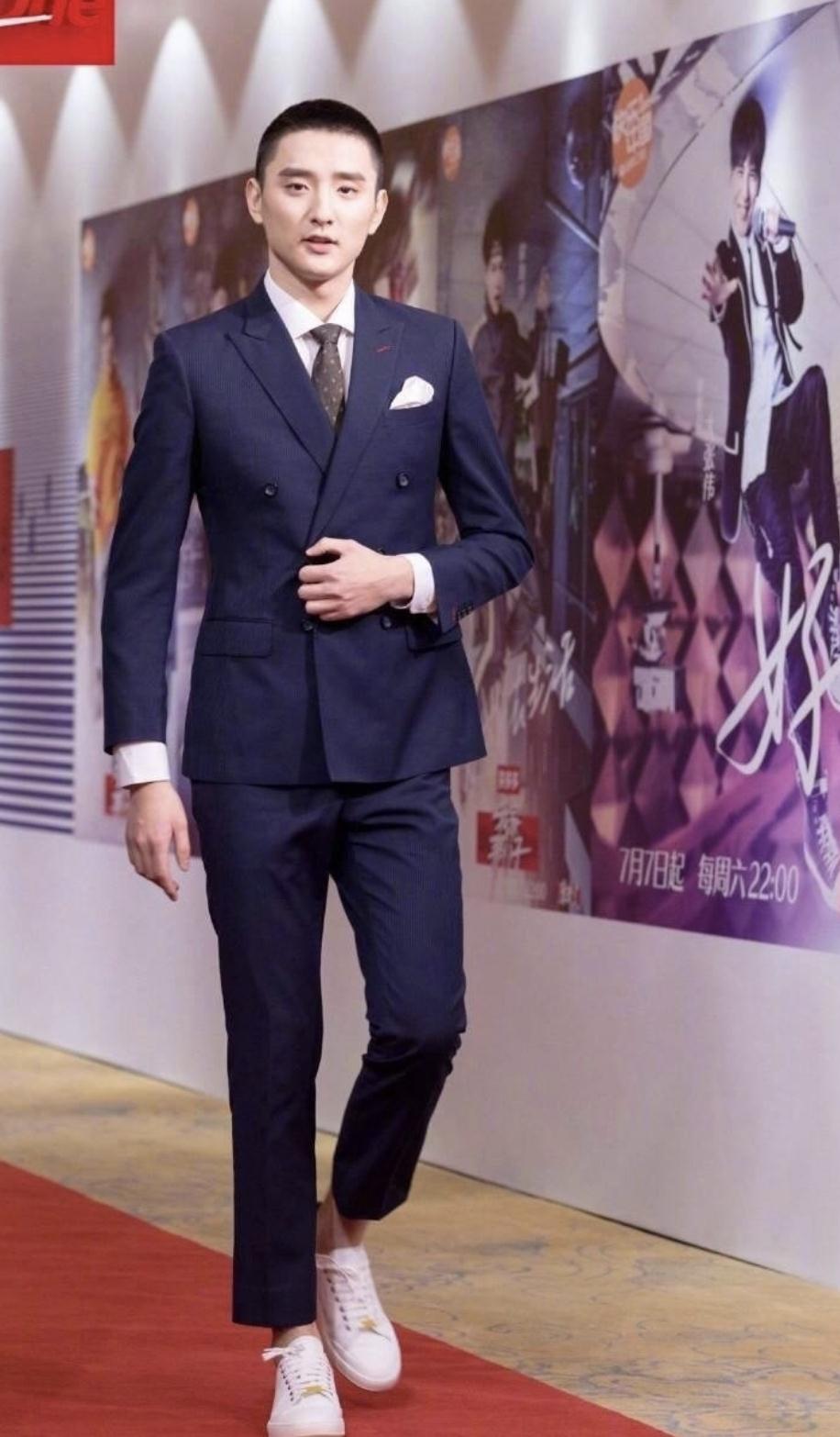 身高超185的10位男明星,个个"鹤立鸡群",不用抠抠搜搜谎报5cm_胡一天