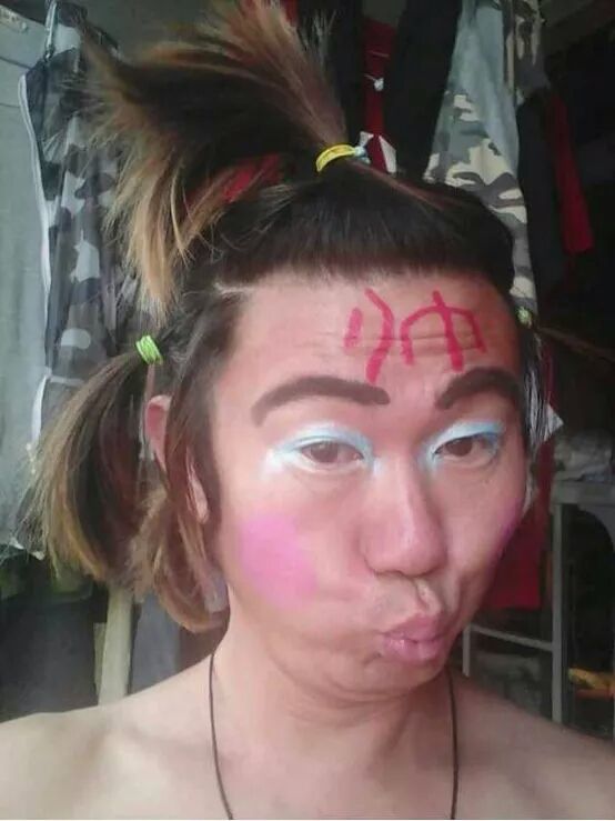 畸形的直播现象 扮丑自嘲套路粉丝无底线卖货现象何时休