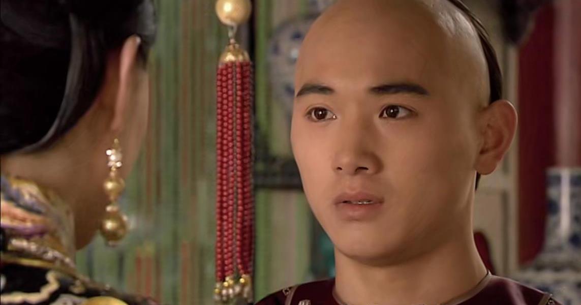 甄嬛传:四阿哥为何选甄嬛当养母,而不是宜修皇后或者华妃呢?