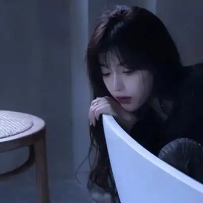 伤感暗色系女头 高清好看的伤感头像黑色系列女生图片