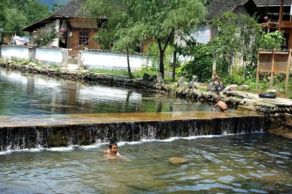 游泳注意到安全了吗可你毕竟这天气可是天天高温啊又或是去小河游过泳