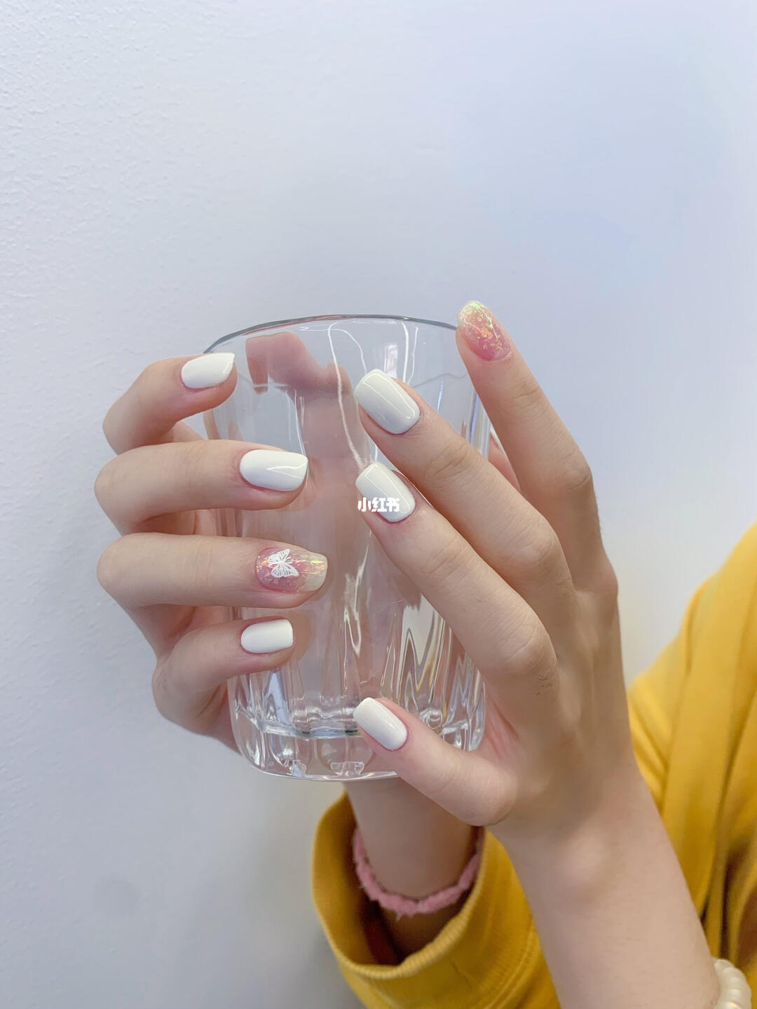 秋冬白色蝴蝶款式美甲