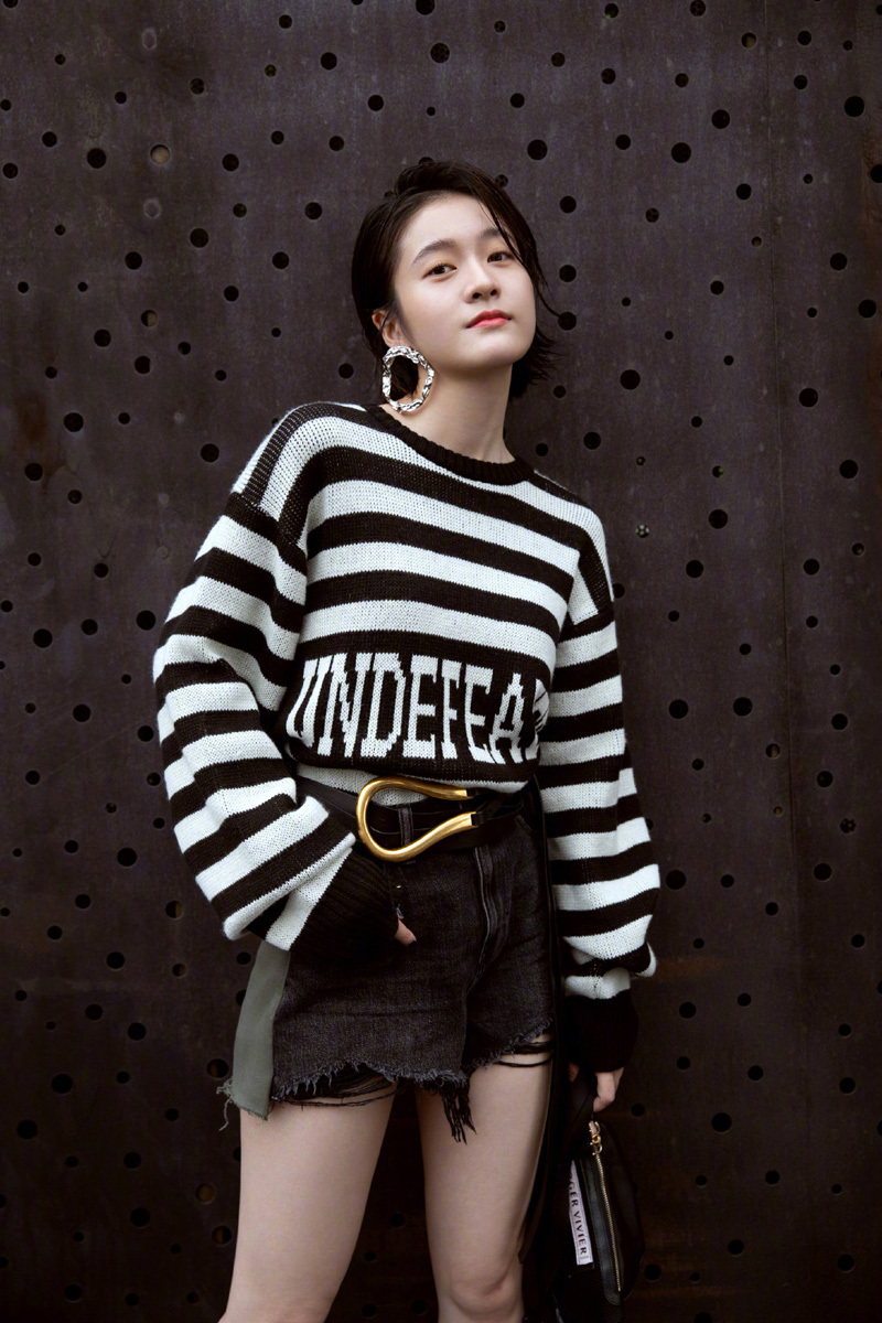 张雪迎|条纹毛衣时尚街拍__财经头条