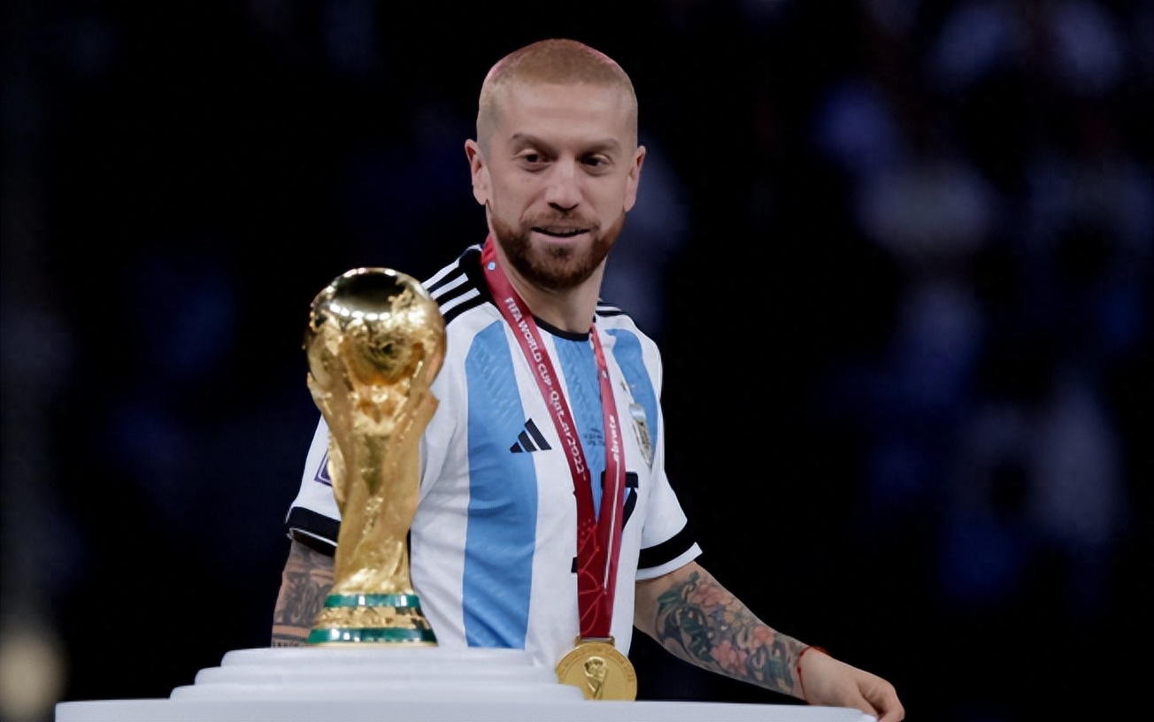 现年35岁的亚历杭德罗-戈麦斯入选了2022年卡塔尔世界杯的阿根廷国家