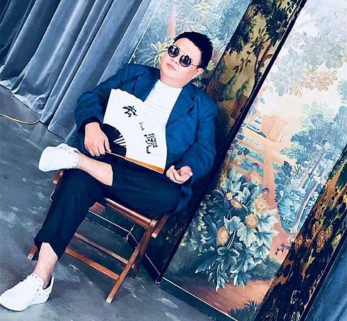 孙越瘦身成功发自拍网友调侃像韩红孙越5个字回应