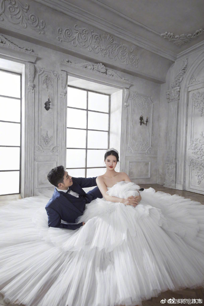 吴冠希6月举行婚礼#女排奥运冠军张常宁@宝贝宁_zcn发博晒出婚纱照