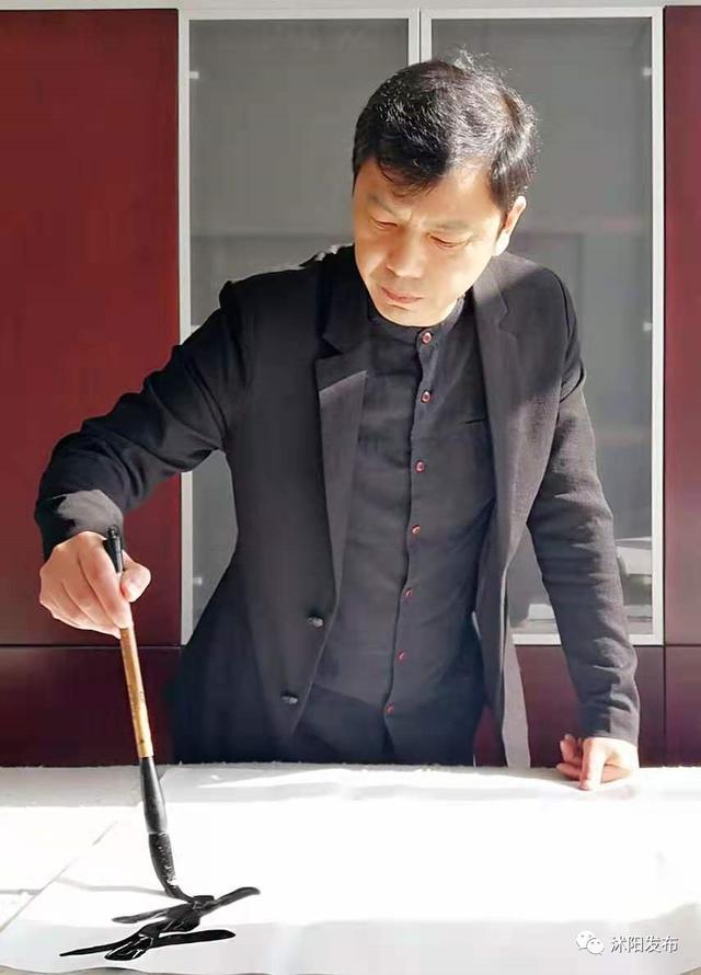 赵立志,江苏沭阳人,现为书法家协会会员,结业于人民大学艺术学院书法