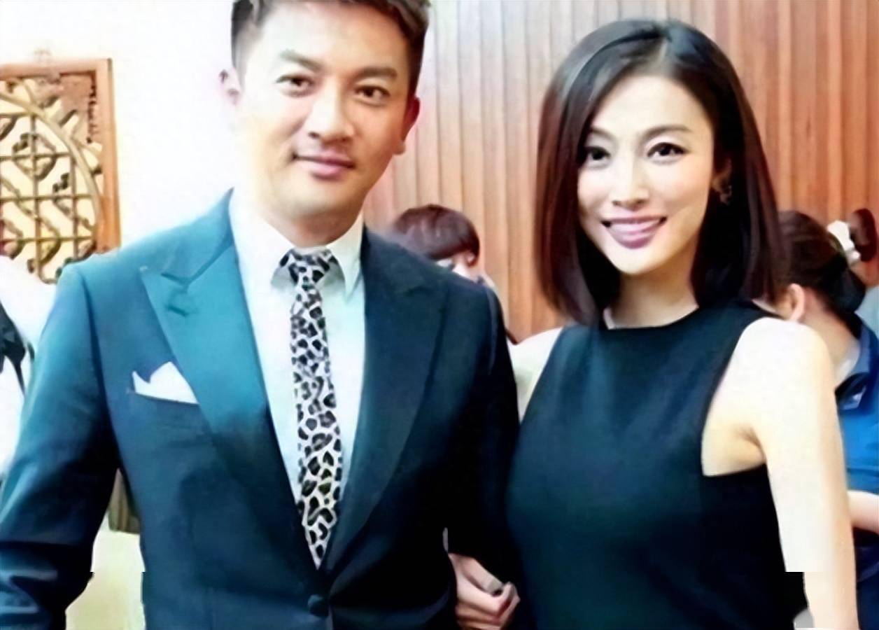 苏有朋"隐婚"15年的妻子被曝光,身价50亿,难怪当年不娶林心如_amy