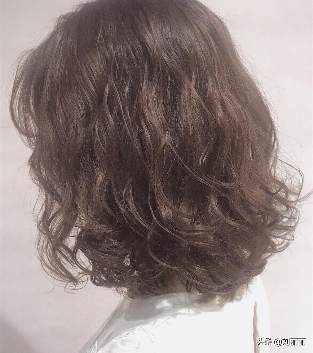 "小卷卷"烫发12款,洋气又时尚,拒绝老气
