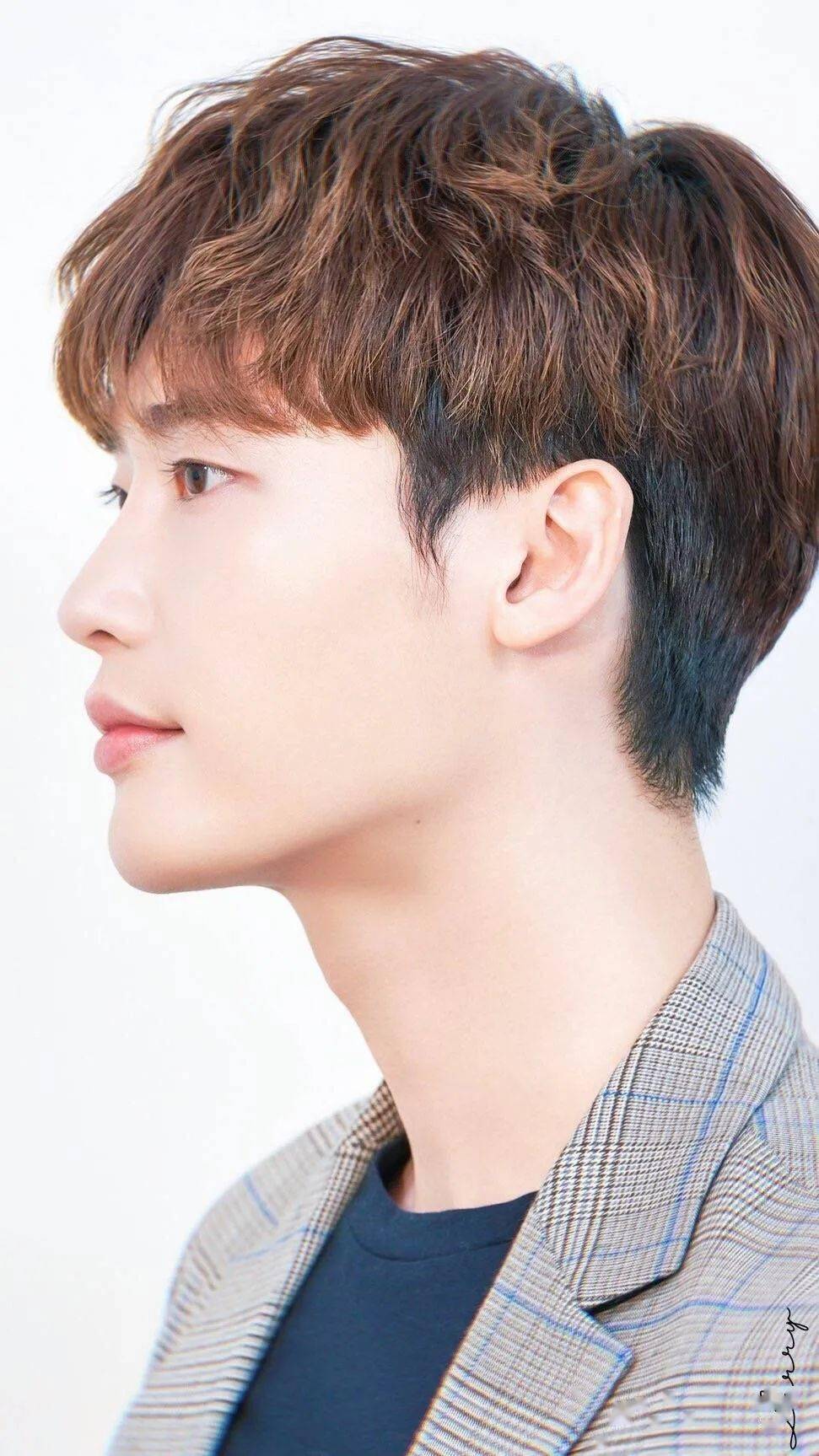 手机壁纸李钟硕