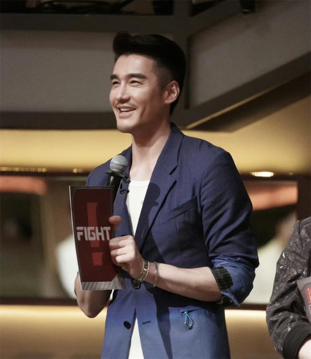 52岁胡兵再唱归去来李若彤热情打call观众他居然是原唱