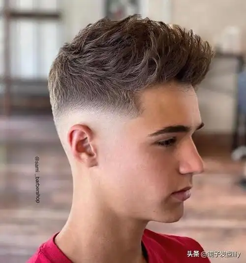 发型图片男短发 帅气(最流行的三种男士发型)(11)