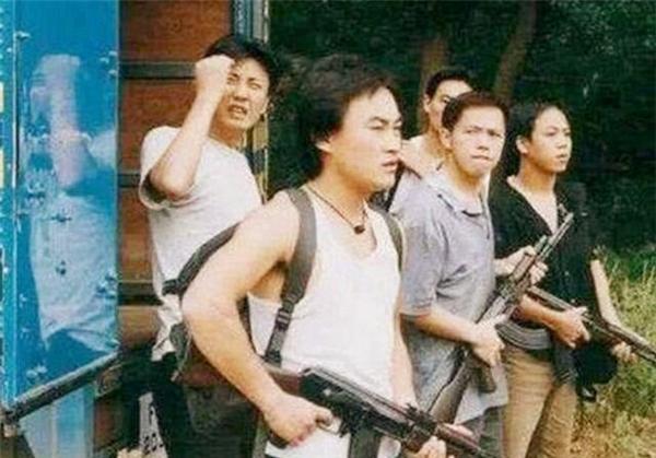 莫磊:曾是乔四的"金牌打手",风光无限,晚年时却靠捡垃圾为生_老人