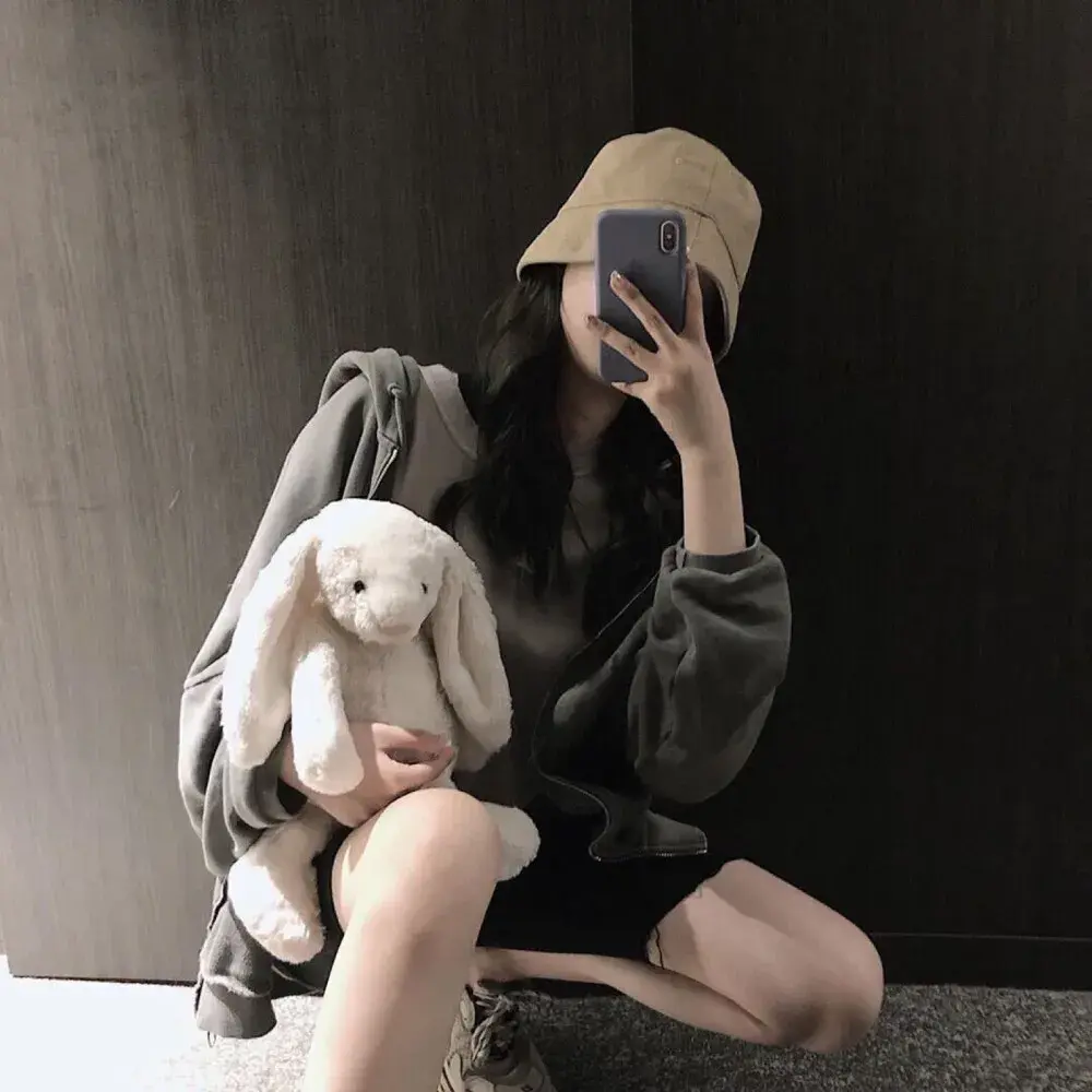 有什么好看,又比较低调的女生头像. - 知乎