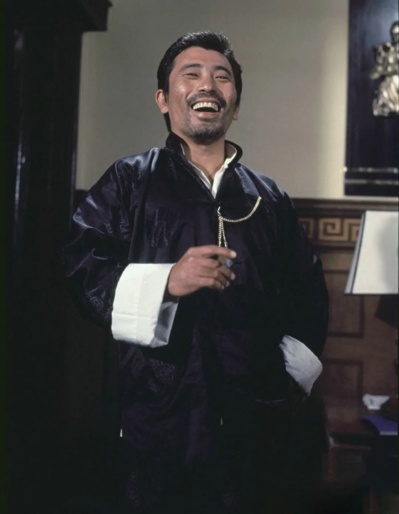 1965年,35岁的谷峰正式加入邵氏兄弟电影公司担任基本演员,至今参演过