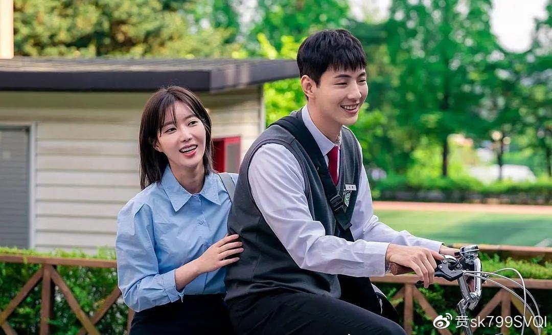 金所炫太惨,被金志洙连累,曾对她说的话也很离谱,还立单纯人设