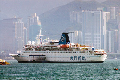 澳门赌船昨发堕海惨剧疑推妻落海狠夫涉谋杀被捕