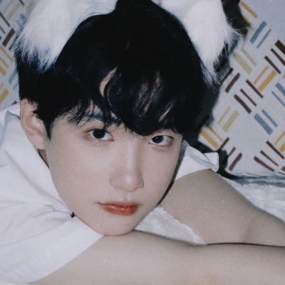 禾白卖萌系男生头像好事会到来在那之前你要坚持等下去