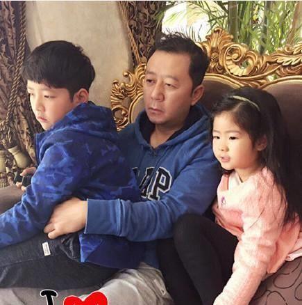 郭涛一双儿女做花童,石头胖出三层下巴,妹妹撒花一脸不情愿_婚礼