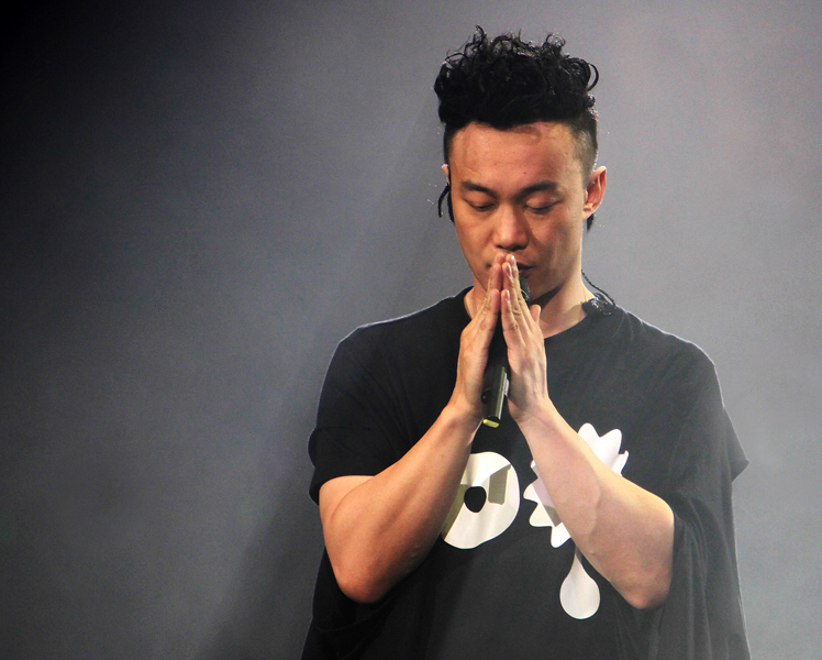 求陈奕迅这张图片的原图!谢谢了!