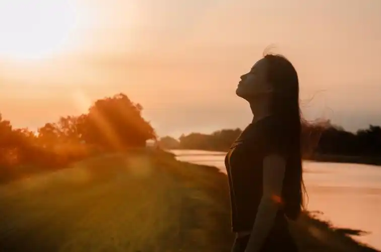 长发美丽的女孩摄影4k图片图片,4k高清美女图片,娟娟壁纸