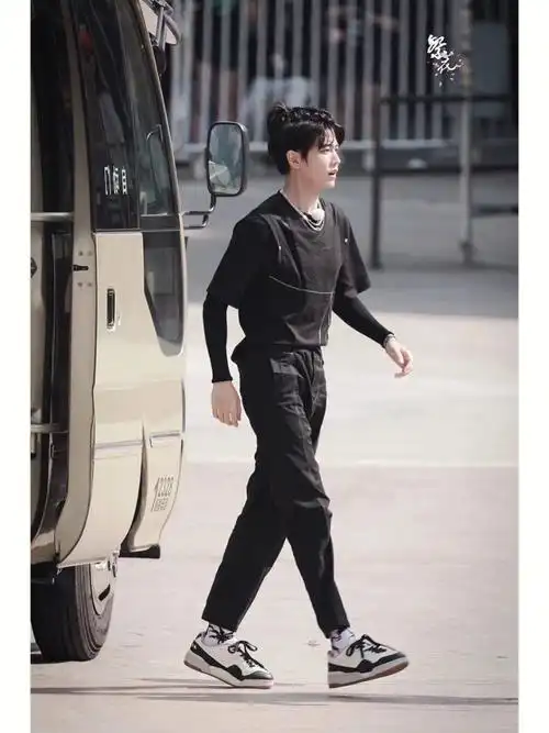 任嘉伦夏日星光随拍