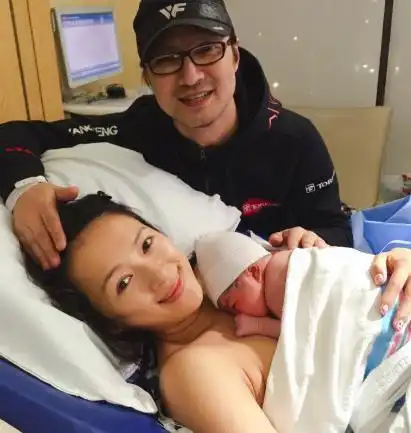 章子怡挺大肚美国待产被偶遇生产医院费用曝光