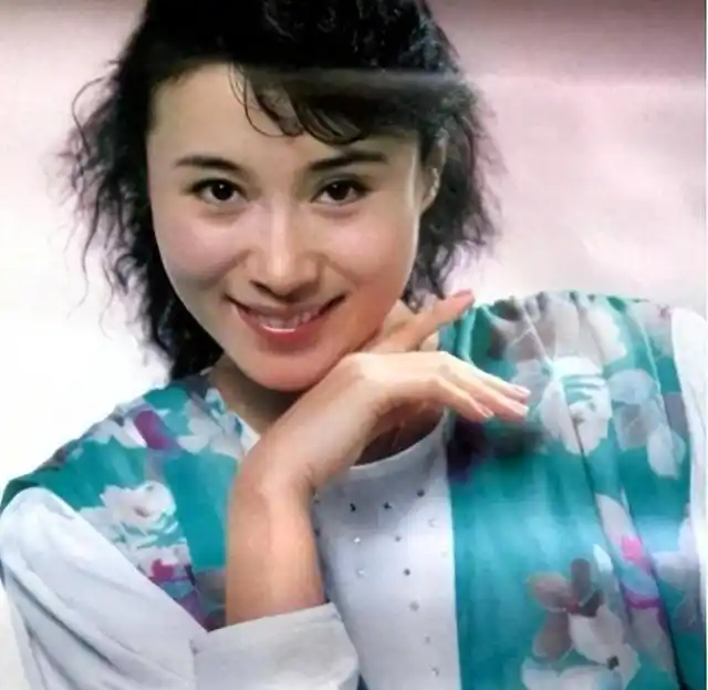 牧羊女丁岚的悲哀自毁前程弃国籍离婚30年后她现状怎样