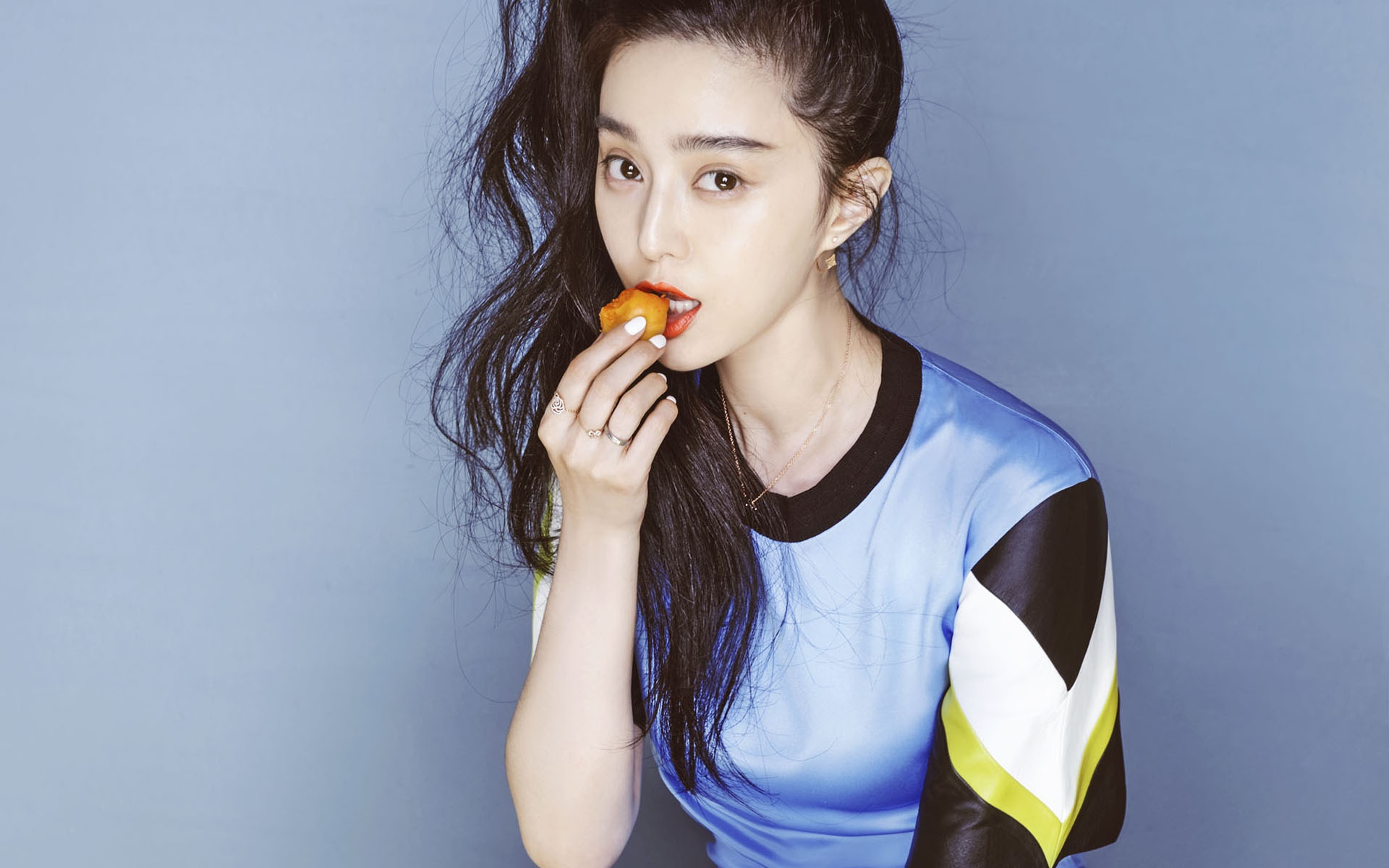 首页 电脑壁纸 女星范冰冰 > || 更新时间:2018-11-02 颜色分 灰色