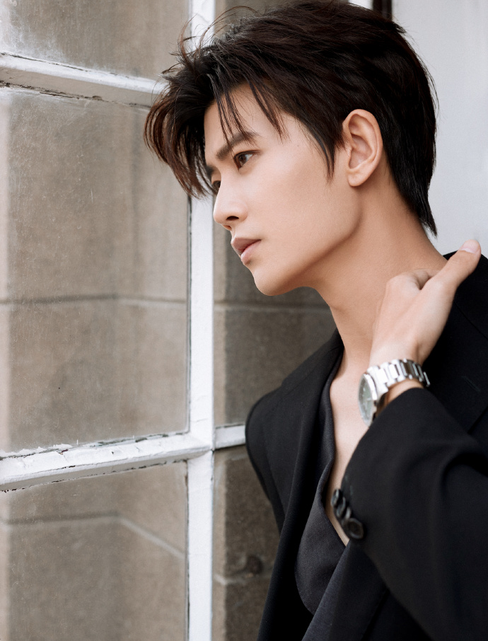 来份高冷boss@任嘉伦allen,感受清爽帅气#任苒时光